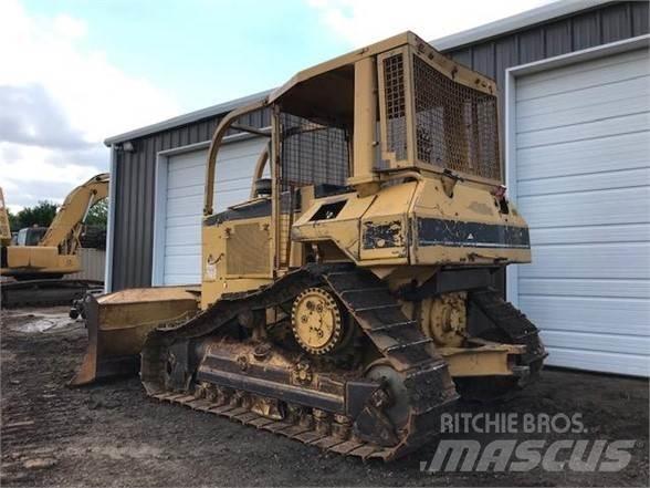 CAT D5M XL Bulldozer på larvebånd