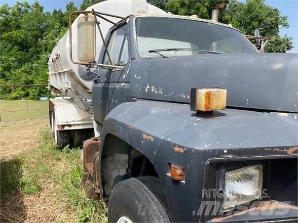 Ford F800 Tankbiler