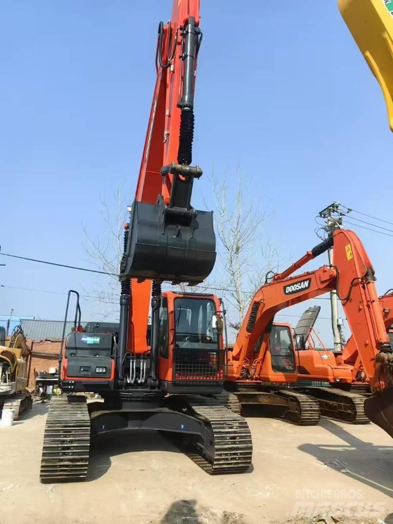 Doosan DX 225 LC Gravemaskiner på larvebånd