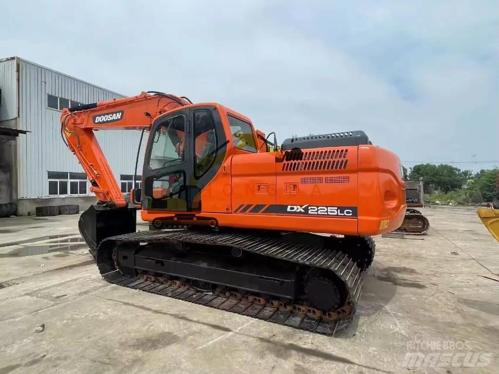 Doosan DX 225 LC Gravemaskiner på larvebånd