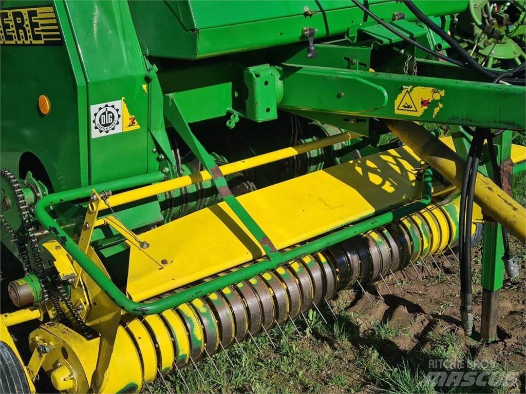 John Deere 590 Rundballe-pressere