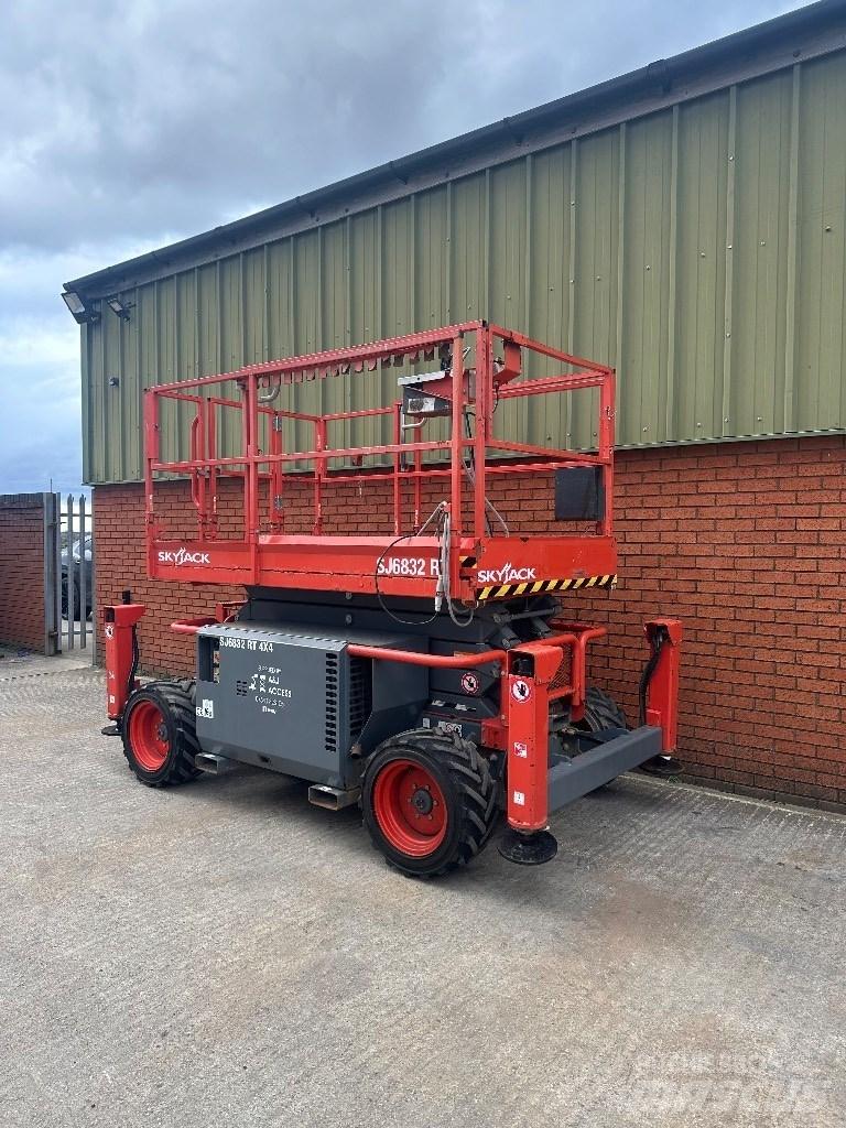 SkyJack SJ 6832 RT Saxlifte