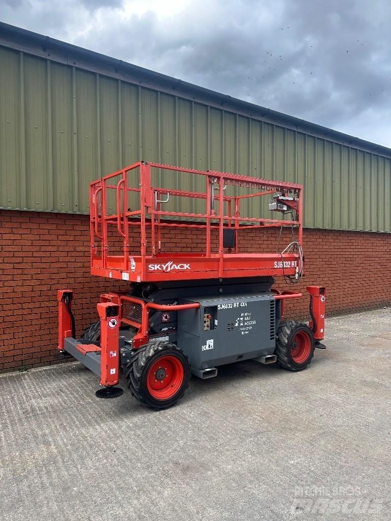 SkyJack SJ 6832 RT Saxlifte