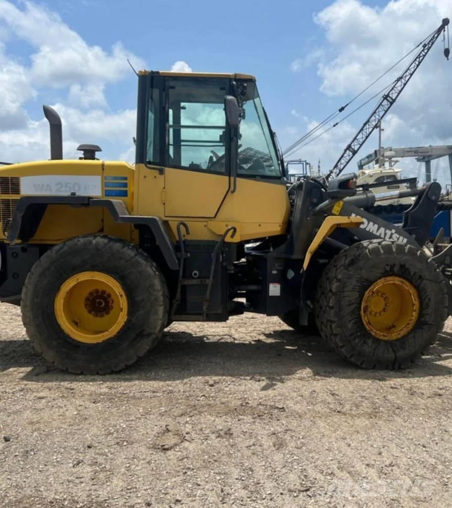 Komatsu WA 250 PZ-6 Læssemaskiner på hjul