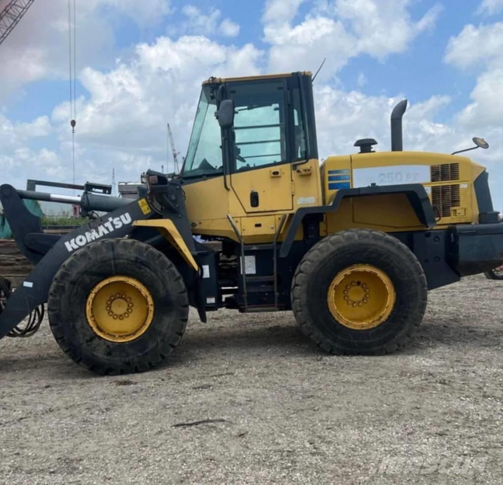 Komatsu WA 250 PZ-6 Læssemaskiner på hjul