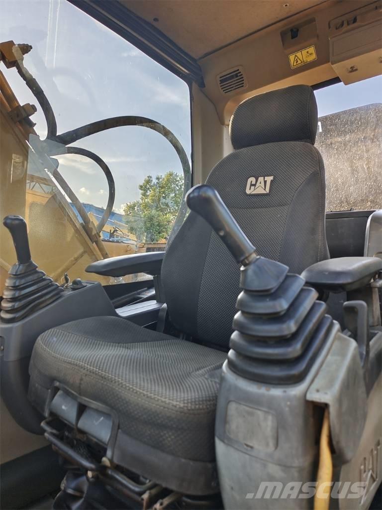 CAT 320 D 2 L Gravemaskiner på larvebånd