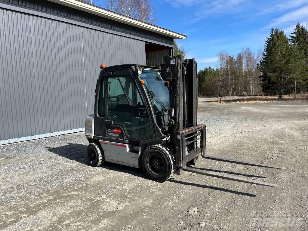 Nissan UD02A25P0 LPG gaffeltrucks