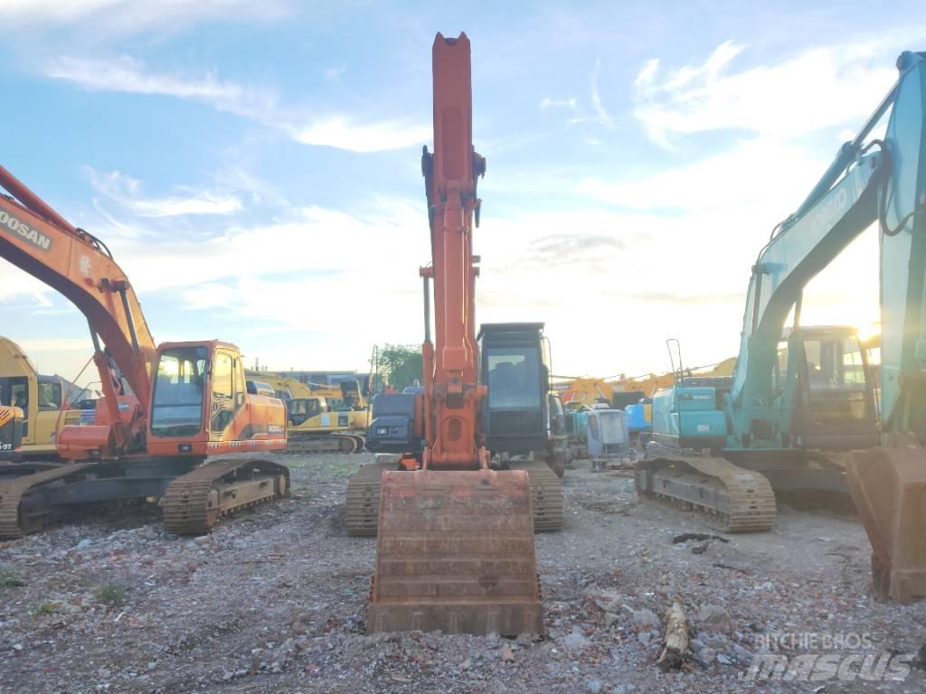 Hitachi ZX 210 Gravemaskiner på larvebånd