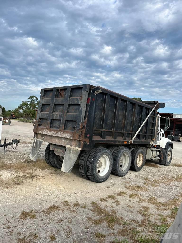 Mack Granite Lastbiler med tip