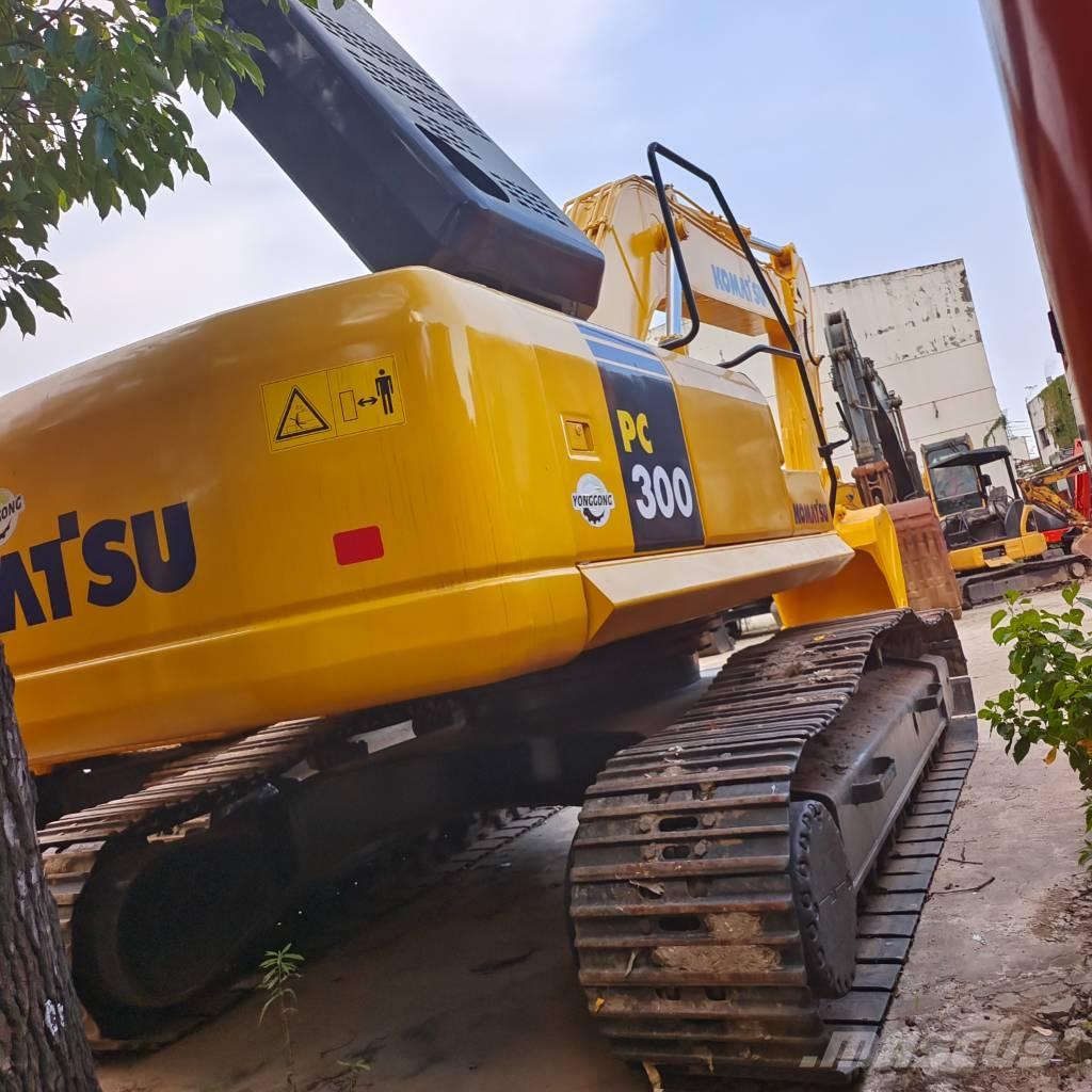 Komatsu PC 300 Gravemaskiner på larvebånd