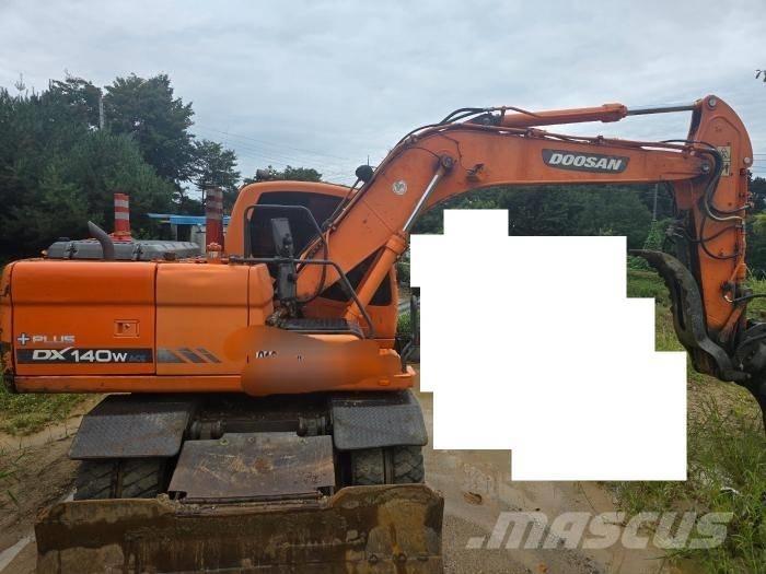 Doosan DX 140 W Gravemaskiner på hjul