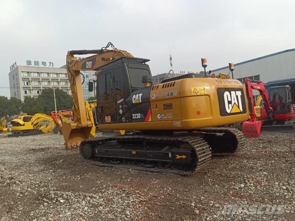 CAT 323 D Gravemaskiner på larvebånd