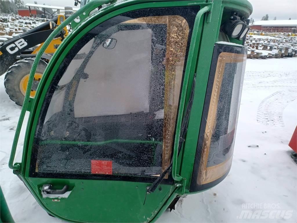John Deere 1210e Kabiner og interiør