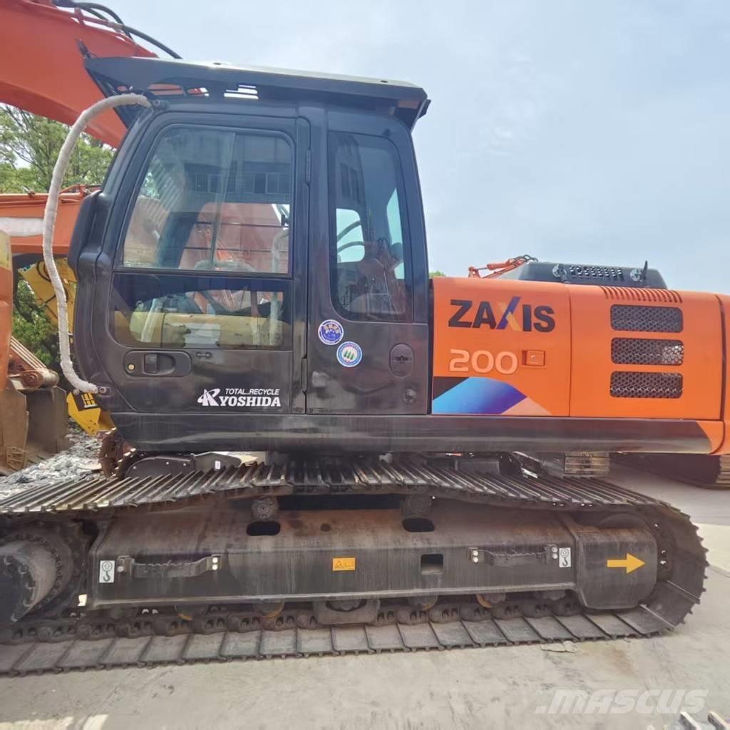 Hitachi ZX 200 Gravemaskiner på larvebånd