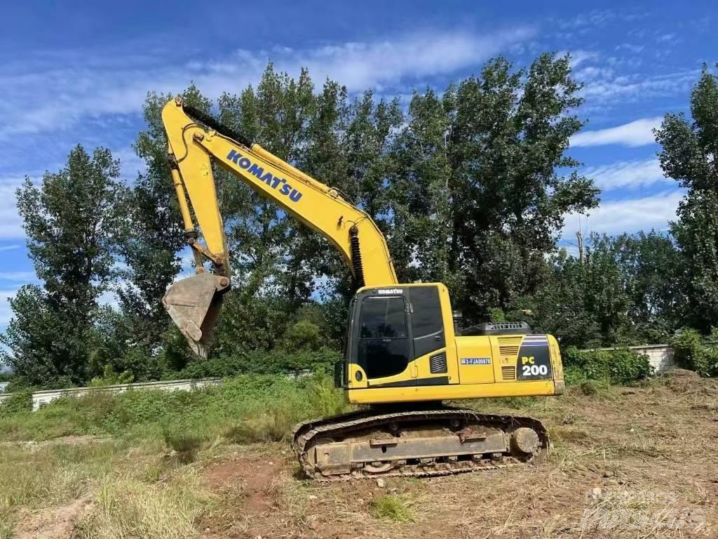 Komatsu PC 200 Gravemaskiner på larvebånd