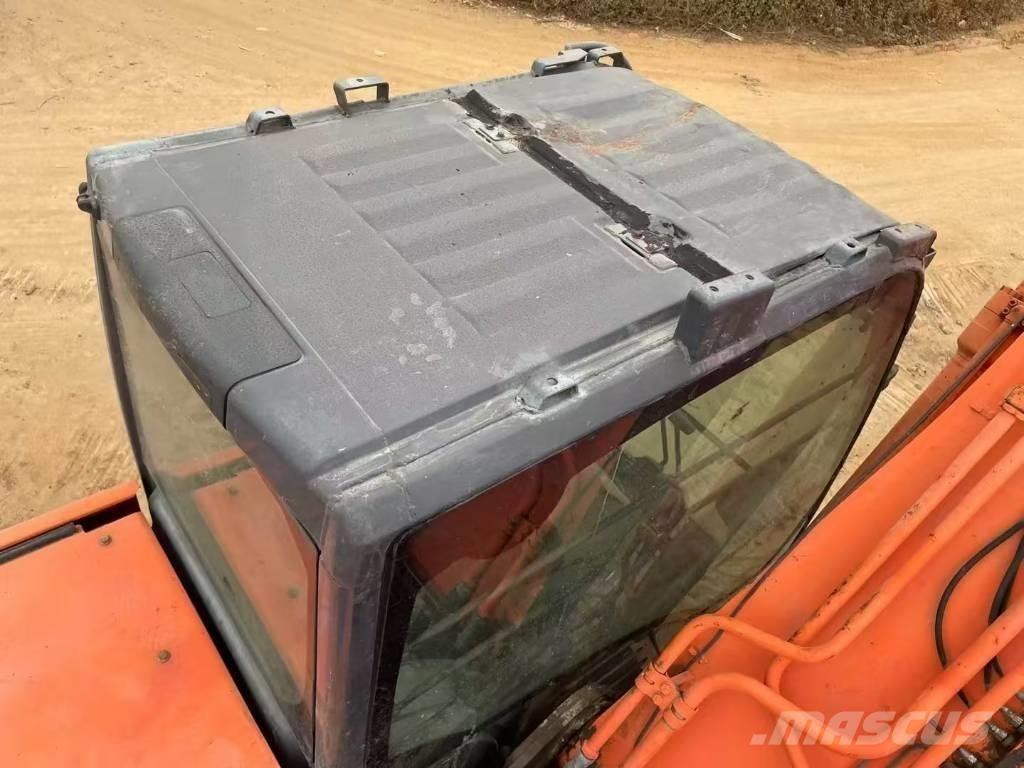 Hitachi ZX 200 Gravemaskiner på larvebånd