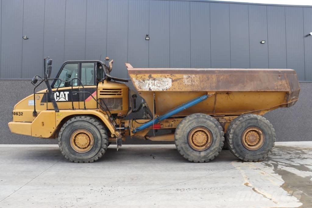 CAT 730 Terrængående lastbiler