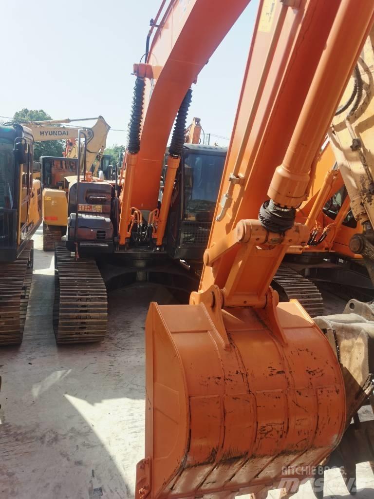 Hitachi ZX 210 Gravemaskiner på larvebånd