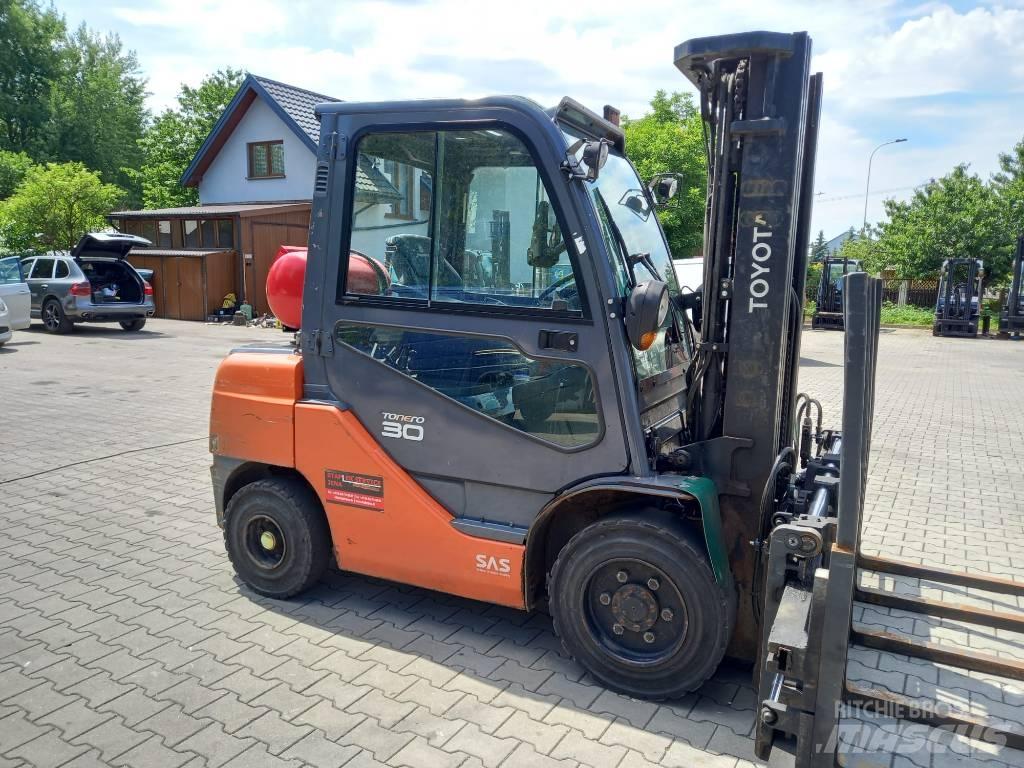 Toyota 8 FGF 30 LPG gaffeltrucks