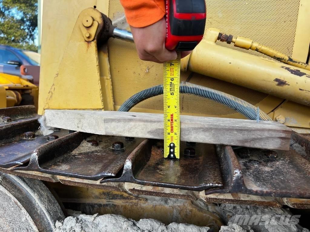 CAT D 3 B Bulldozer på larvebånd