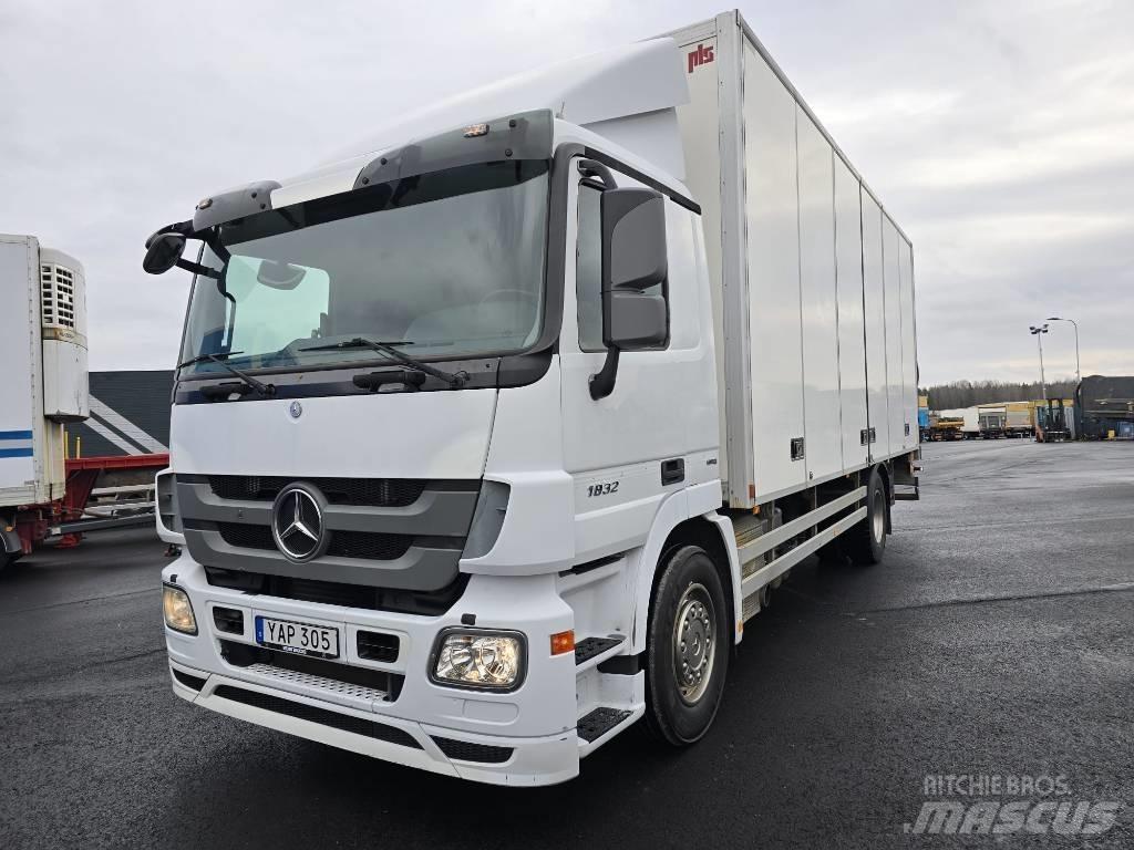 Mercedes-Benz 1832 Fast kasse