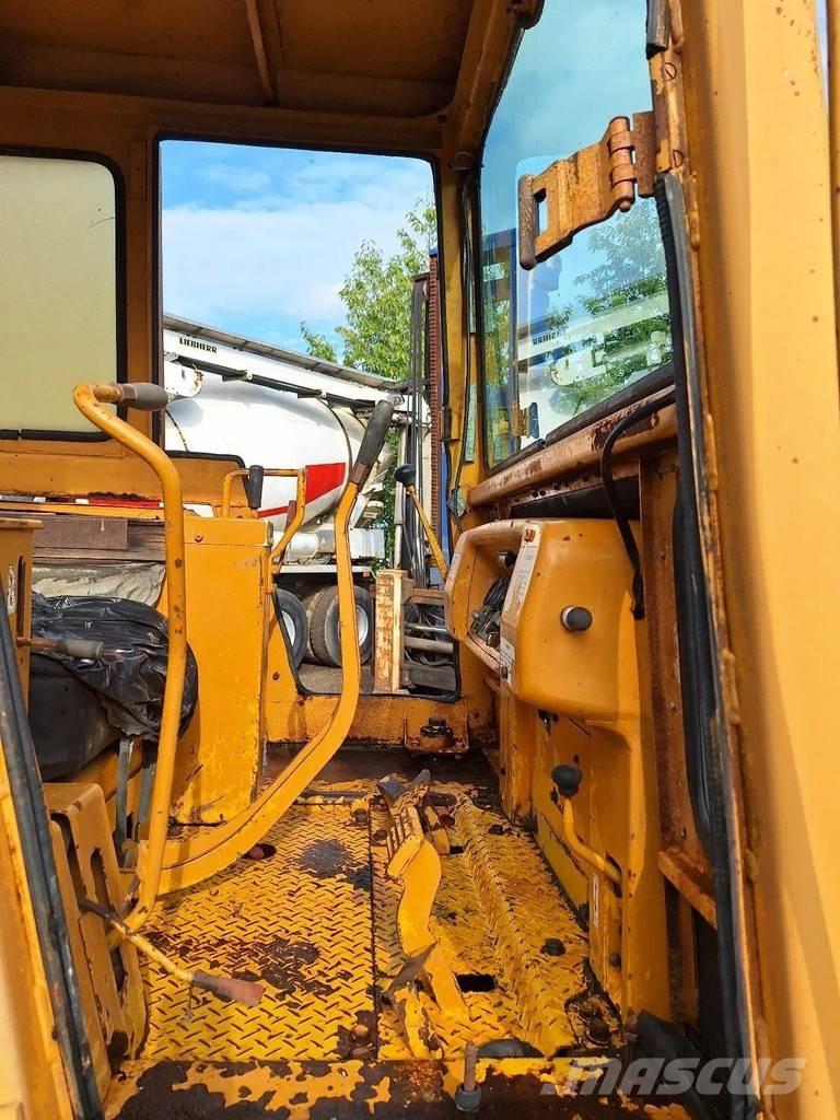 Komatsu D45-1 Bulldozer på larvebånd