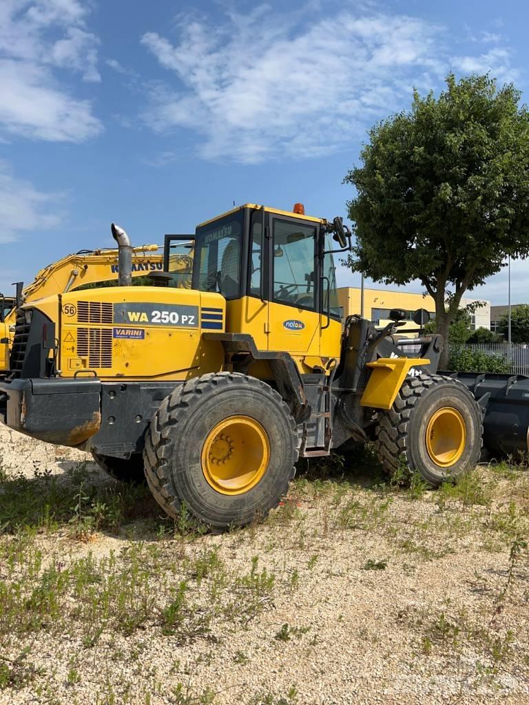 Komatsu WA 250 PZ-6 Læssemaskiner på hjul