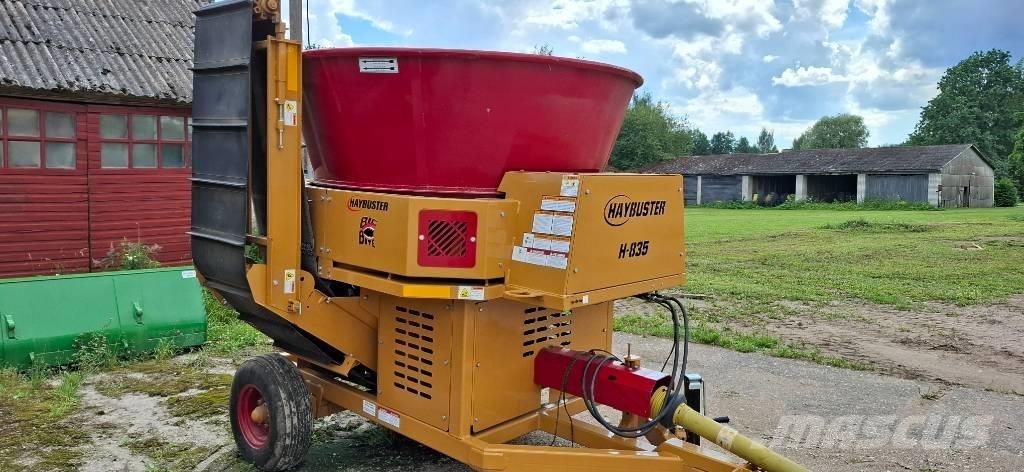 Haybuster H-835 Balleskærere og -stablere
