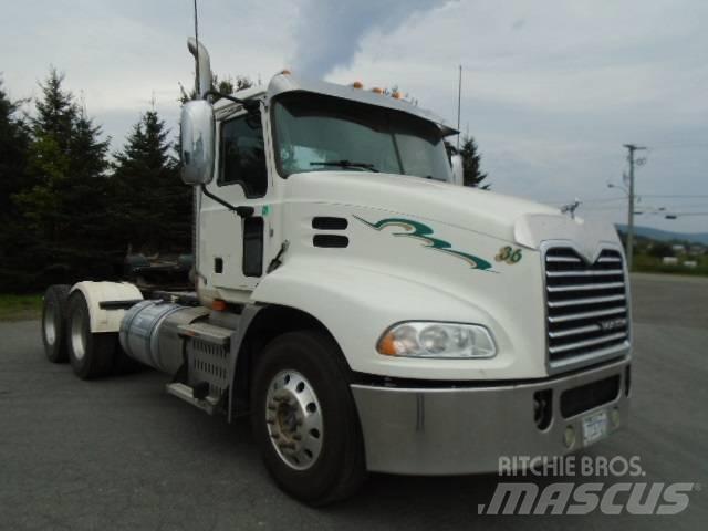 Mack CXU 613 Trækkere