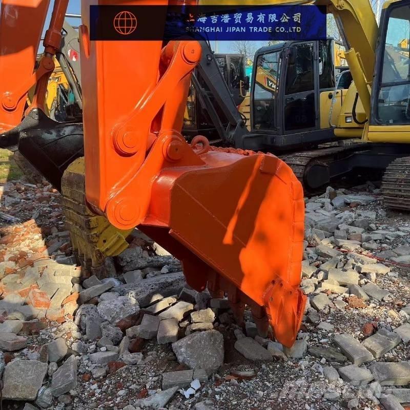 Hitachi ZX 135 Gravemaskiner på larvebånd