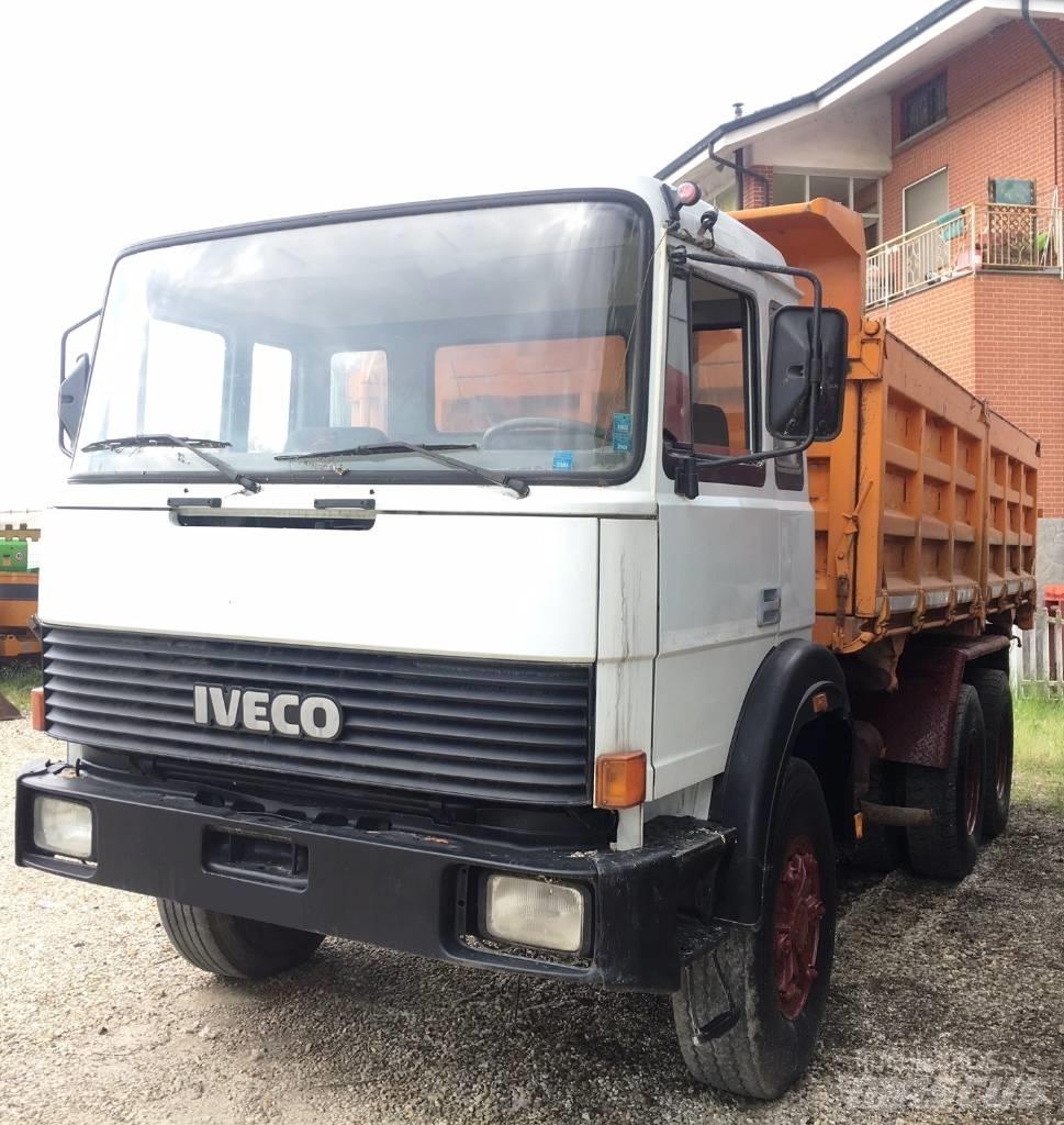 Iveco 330-26 Lastbiler med tip