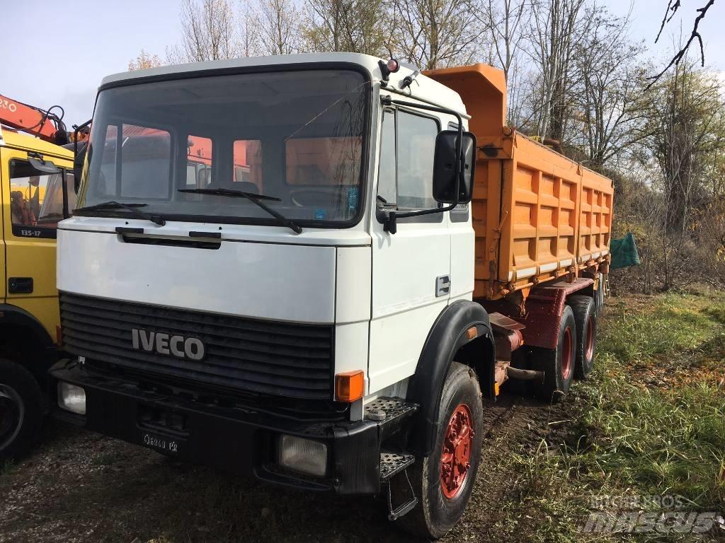 Iveco 330-26 Lastbiler med tip
