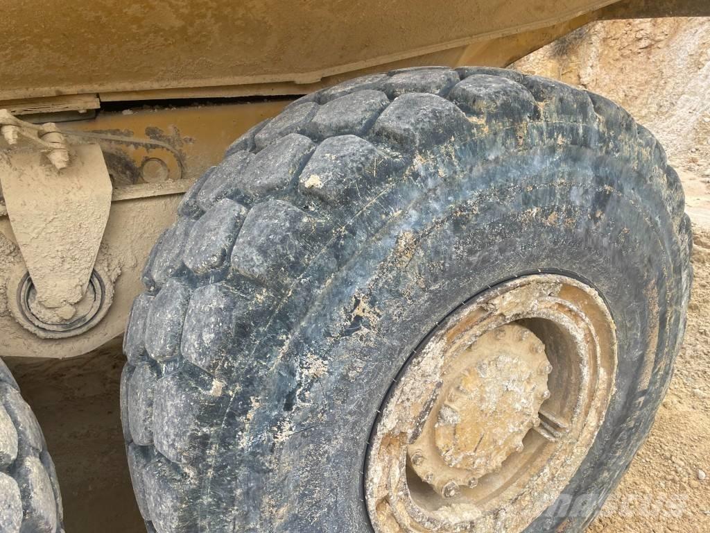 CAT 730 Terrængående lastbiler
