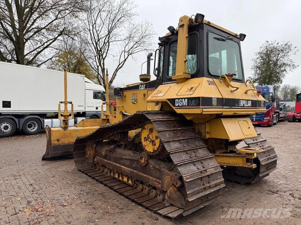CAT D6M Bulldozer på larvebånd