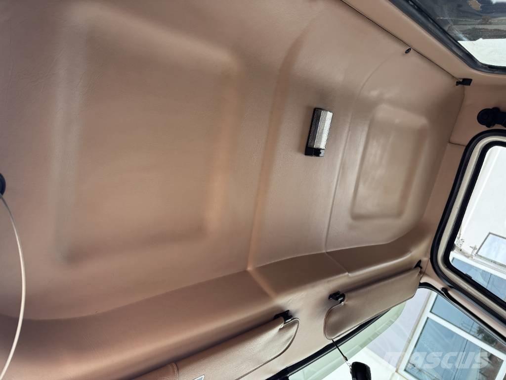 Mack CV 713 Lastbiler med tip