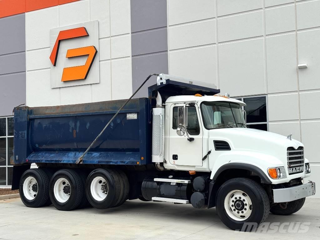 Mack CV 713 Lastbiler med tip