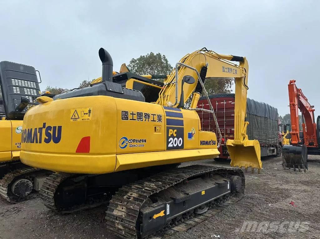 Komatsu PC 200 Gravemaskiner på larvebånd