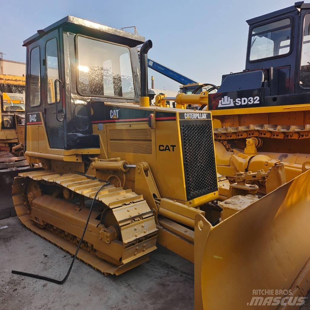 CAT D 4 C Bulldozer på larvebånd