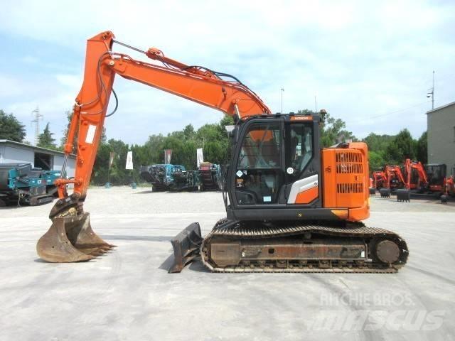 Hitachi ZX 135 US-7 Gravemaskiner på larvebånd