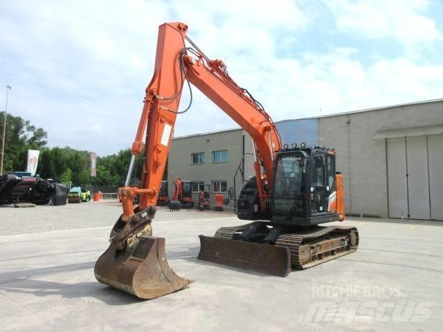 Hitachi ZX 135 US-7 Gravemaskiner på larvebånd