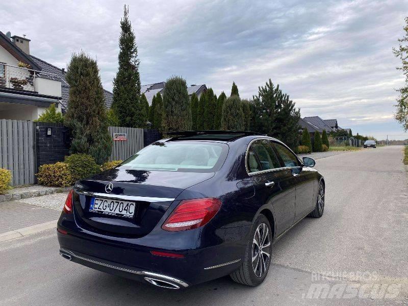 Mercedes-Benz E 300D Biler