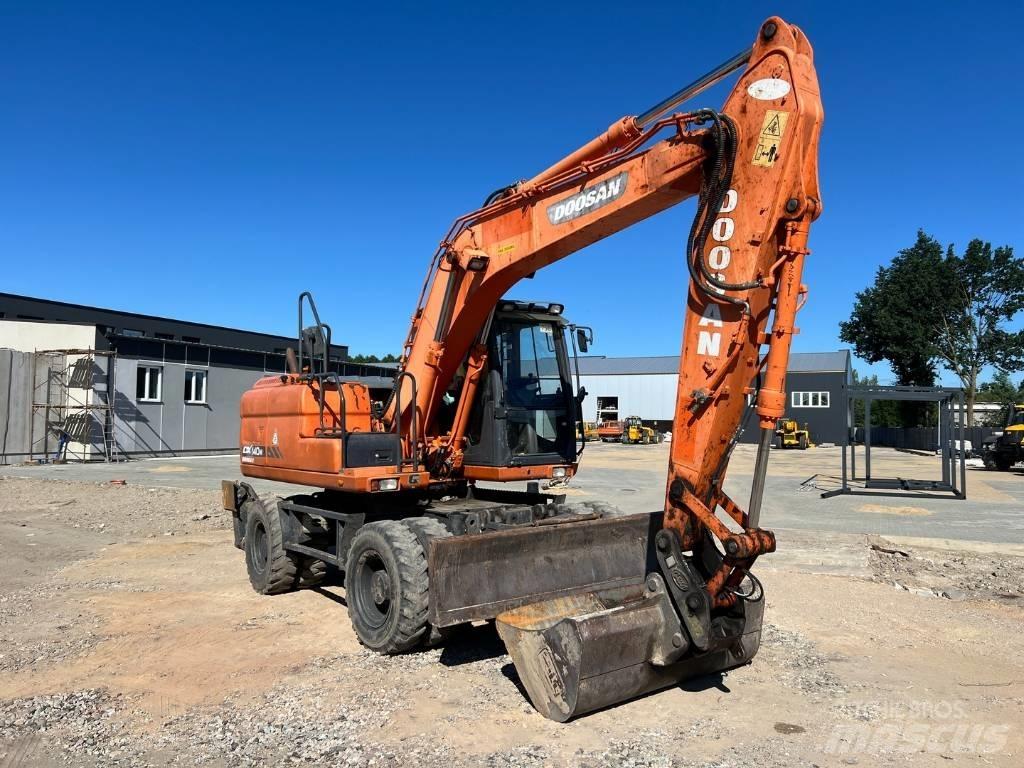 Doosan DX 140 W Gravemaskiner på hjul