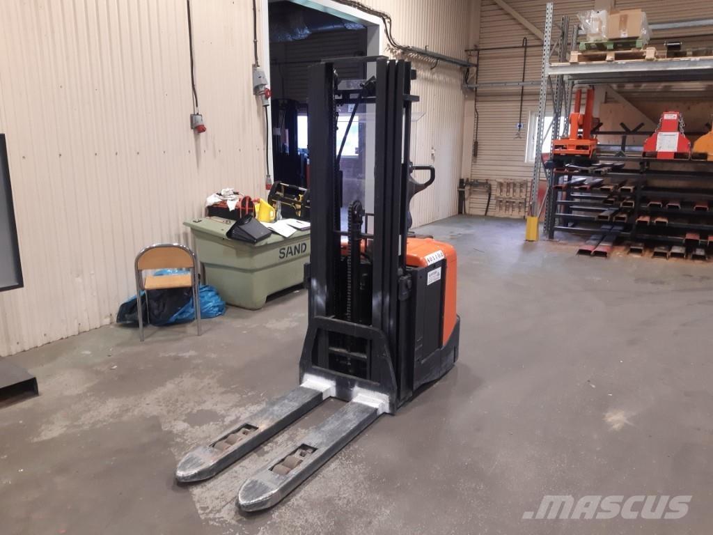 BT SPE125L Selvkørende stablere