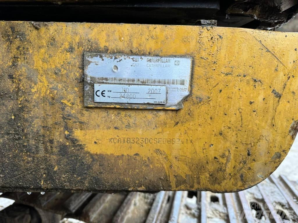 CAT 323 D Gravemaskiner på larvebånd
