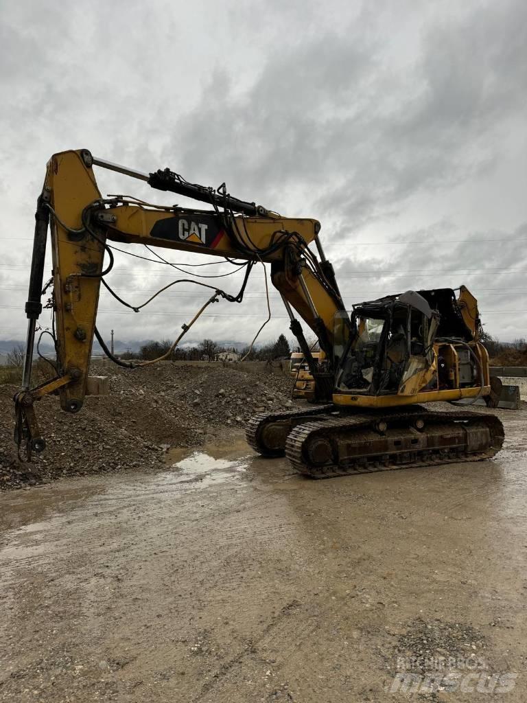 CAT 323 D Gravemaskiner på larvebånd