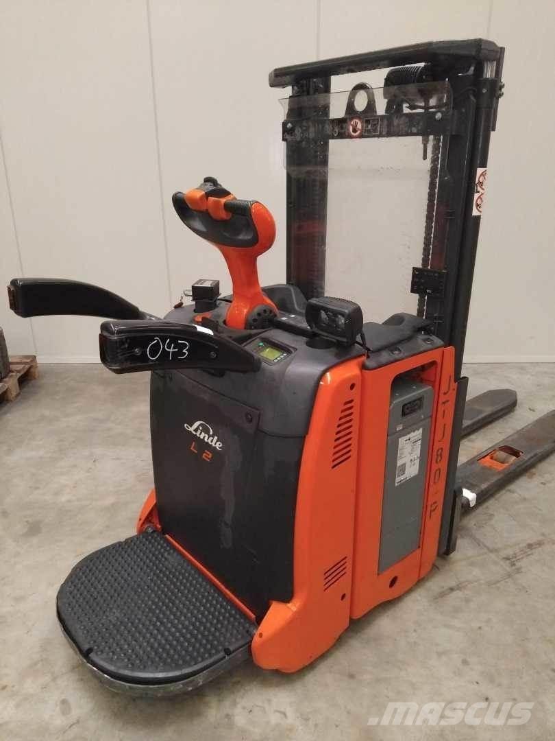 Linde L12AP Selvkørende stablere