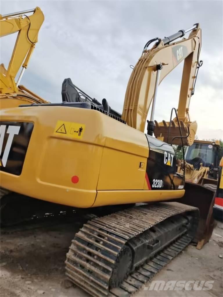 CAT 323 D Gravemaskiner på larvebånd