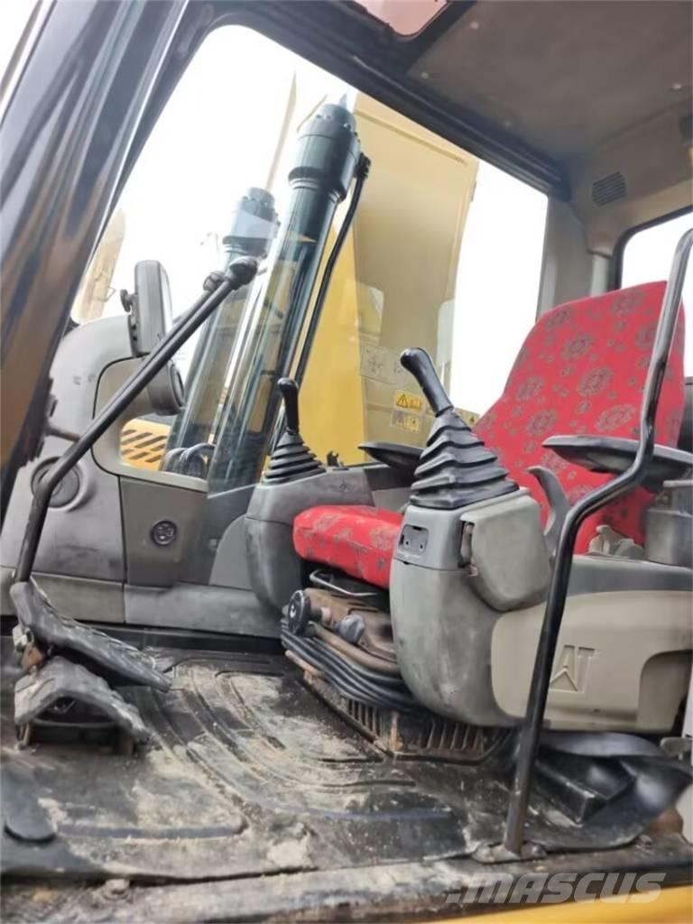 CAT 323 D Gravemaskiner på larvebånd