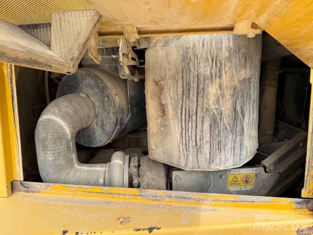 Komatsu D 155 AX-6 Bulldozer på larvebånd