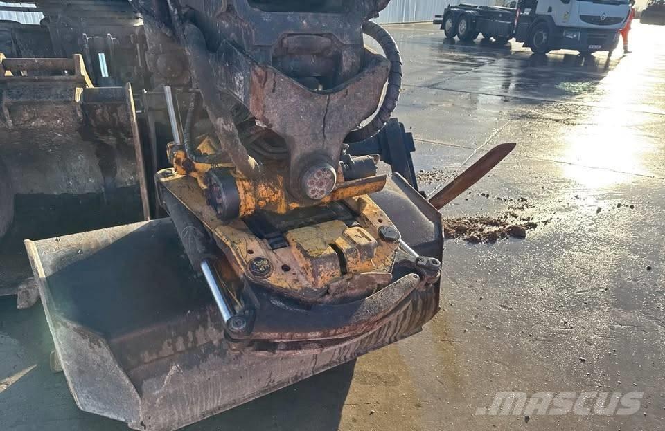 JCB JS 145 W Gravemaskiner på hjul